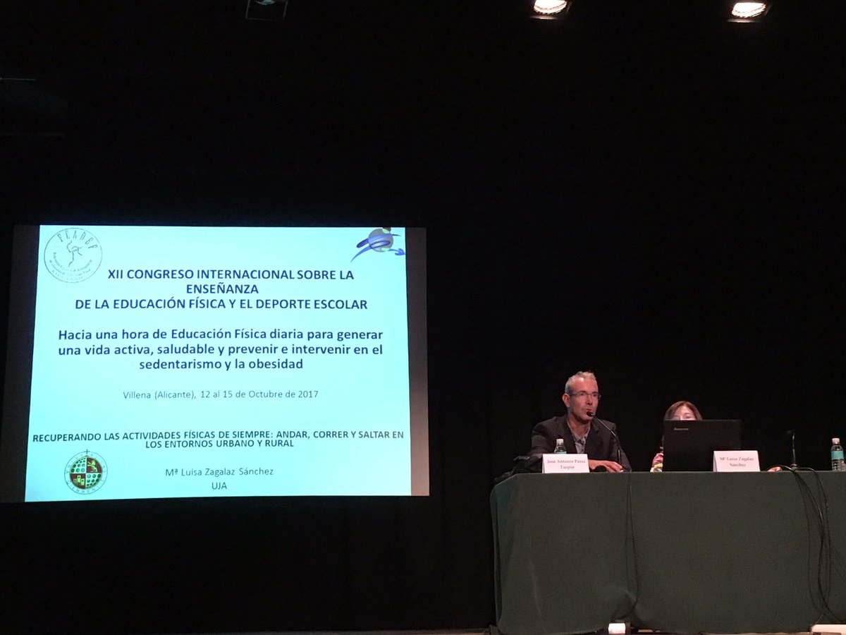 Jav_Fra_Gar's tweet photo. M. Luisa Zagalaz Sanchez ponencia "AFyD en el entorno urbano y rural" @_Profesport_ #FEADEF https://t.co/qG0mAz7yCn