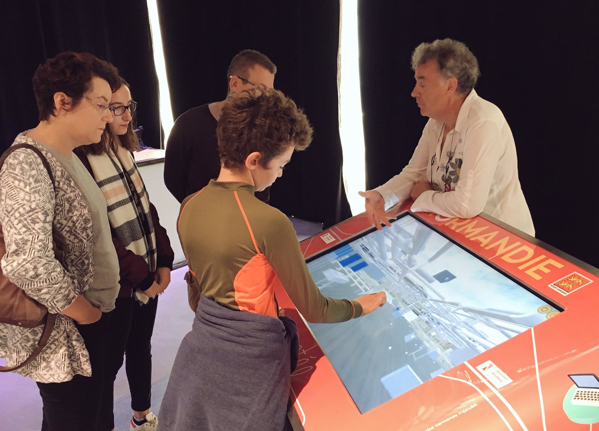 _LeDome's tweet photo. #TurfuFestival | En pleine découverte du potentiel d'une table tactile @itekube, avec l'association #Novimage et @RegionNormandie. https://t.co/LQakV6jg42