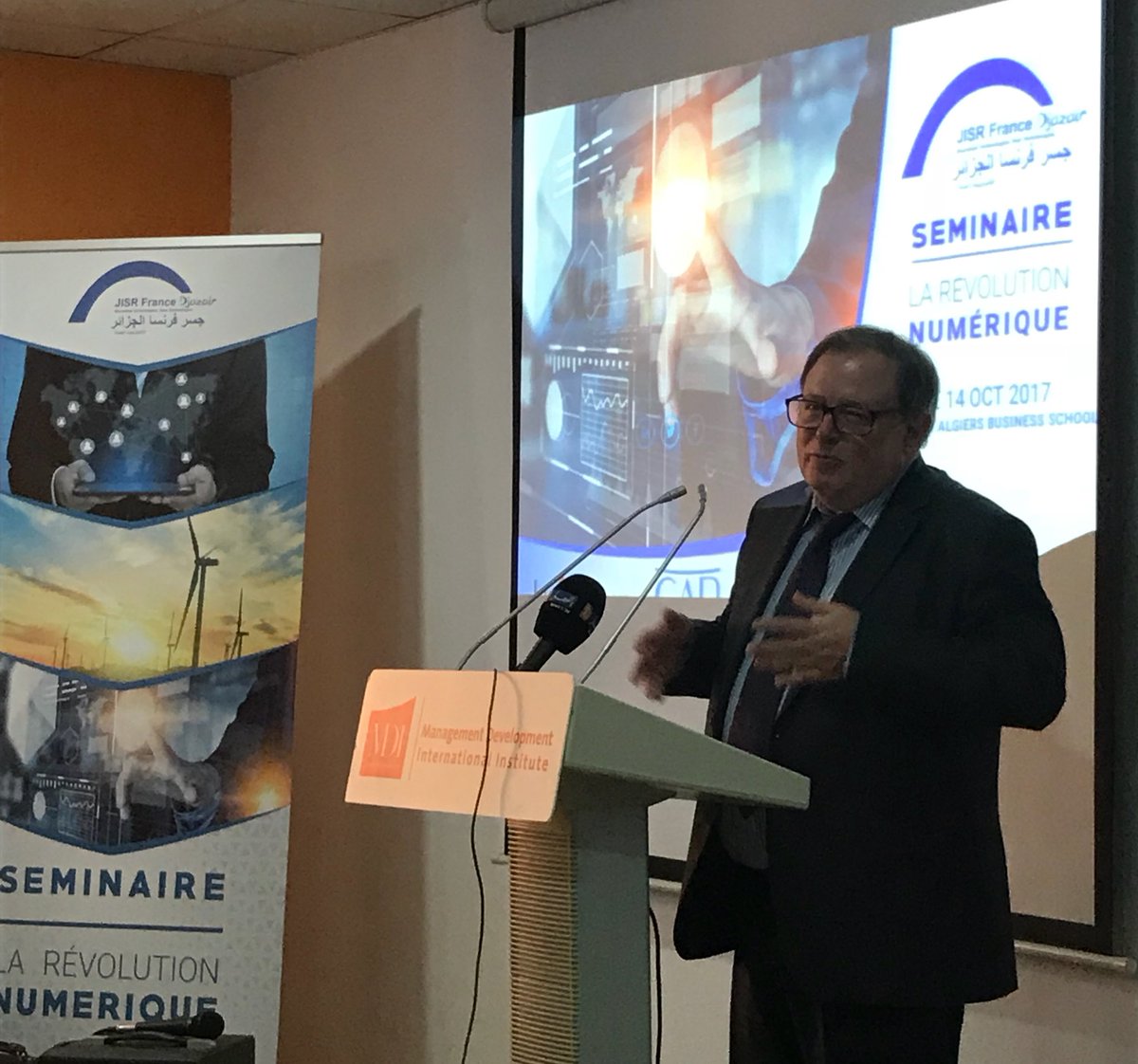BezzitouniC's tweet photo. @jpmignard présente @JisrFrDjazair au lancement de #RevNum avc @Lamiazkhodja #MDI https://t.co/g00Qg8cmfk