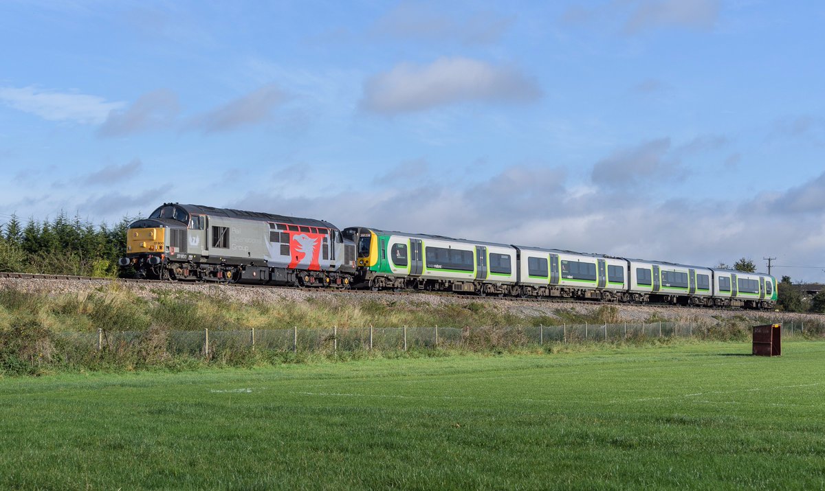 Tomahawk_Photos's tweet photo. @rail @railwaysillus @RailOpsGroup @railexpress @wnxxuk @C37LG #37800 with #LondonMidland #350238 for Long Marston? https://t.co/g7iXmssJSL