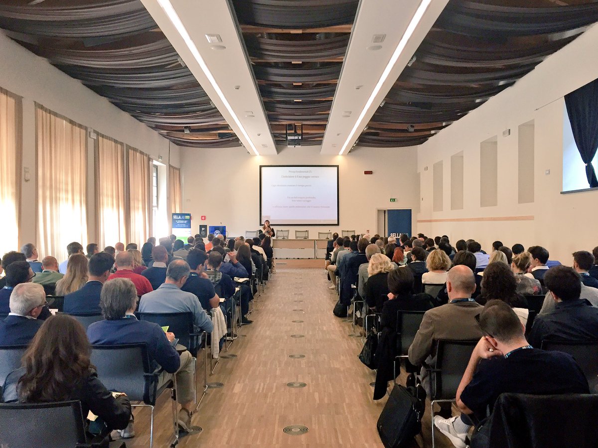 SaraTescari's tweet photo. Come ottimizzare e gestire al meglio il nostro tempo: ce lo spiega @chiara_di_fatto #SELLALABopenday @sellalab https://t.co/VlrTYpU5Bx