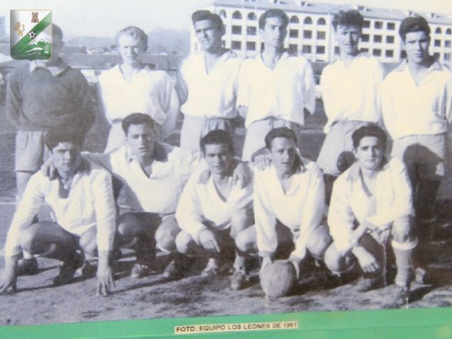 RFFM_oficial's tweet photo. #Efemérides Un 14 de octubre de 1958, el @Atleones recibía el alta federativa. El #fútbol de #Guadarrama está de enhorabuena! 👏🏼👏🏼👏🏼 https://t.co/VUWzQ46i3R