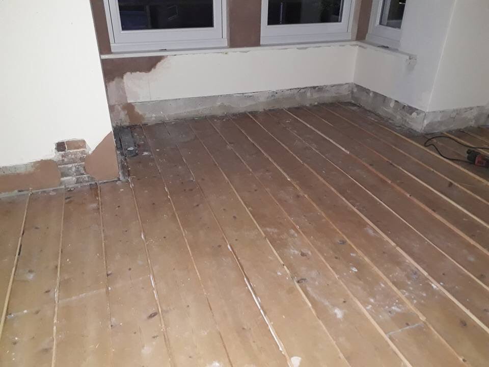tjcflooring1's tweet photo. White wash antique pine floor transformation. Great result 😀 https://t.co/wrNrsrHH4K