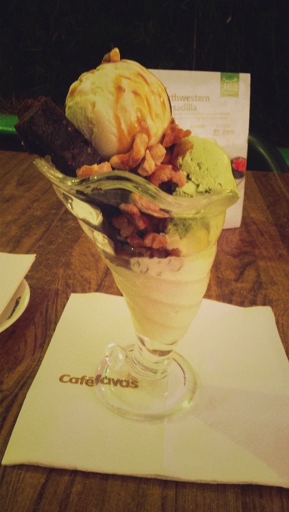 Dorene_Nama's tweet photo. Joy in a glass #TheRealBae @cafejavas_ug https://t.co/KdwaCmd1DO