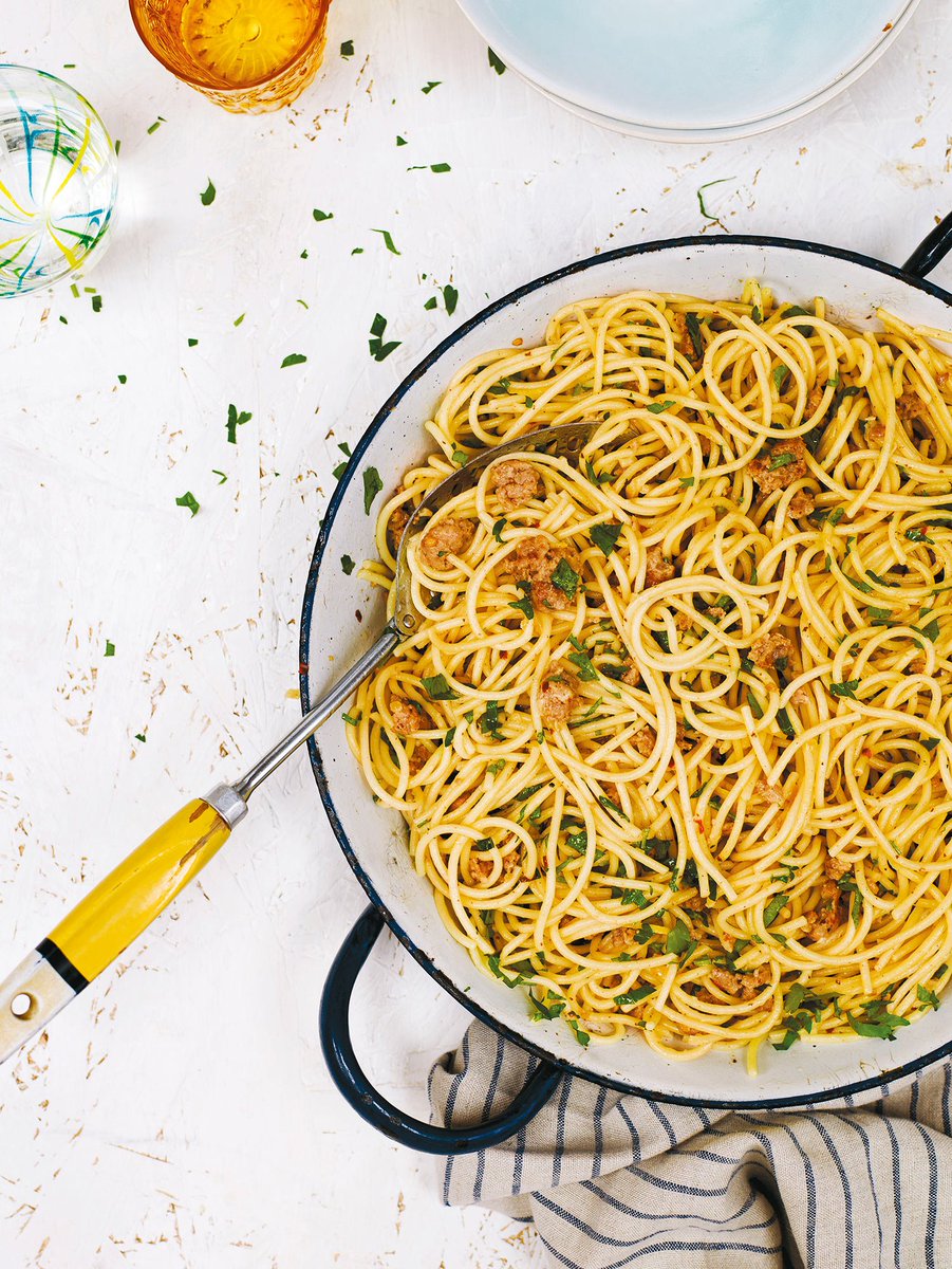GordonRamsay's tweet photo. Comfort food shouldn't be complicated - try Tilly's sausage #spaghetti #recipe with the little ones this weekend: https://t.co/UVCPjgKBgi https://t.co/IGYfHHzarH