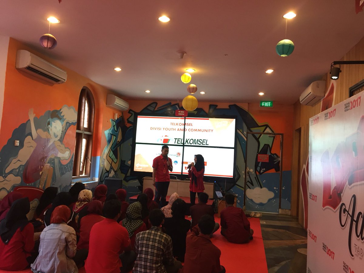 loopstationid's tweet photo. Lagi di acara TAP (Telkomsel Apprentice Program) 2017 nih loopers. Seru kan
#loopstationsby #loopcorner3 lsj https://t.co/af8yUOpgTb