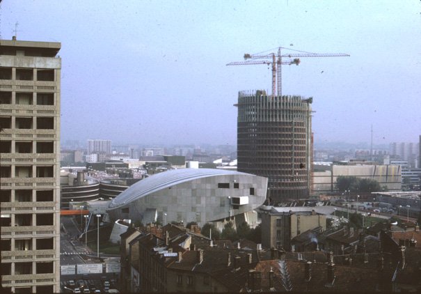 grandlyon's tweet photo. Vous avez des photos de la Part-Dieu prises en 1970 et 2000 ? Participez à l'album photo collectif #Partdieuretro ! https://t.co/loBPogoYQP https://t.co/AJOiP1Gob5