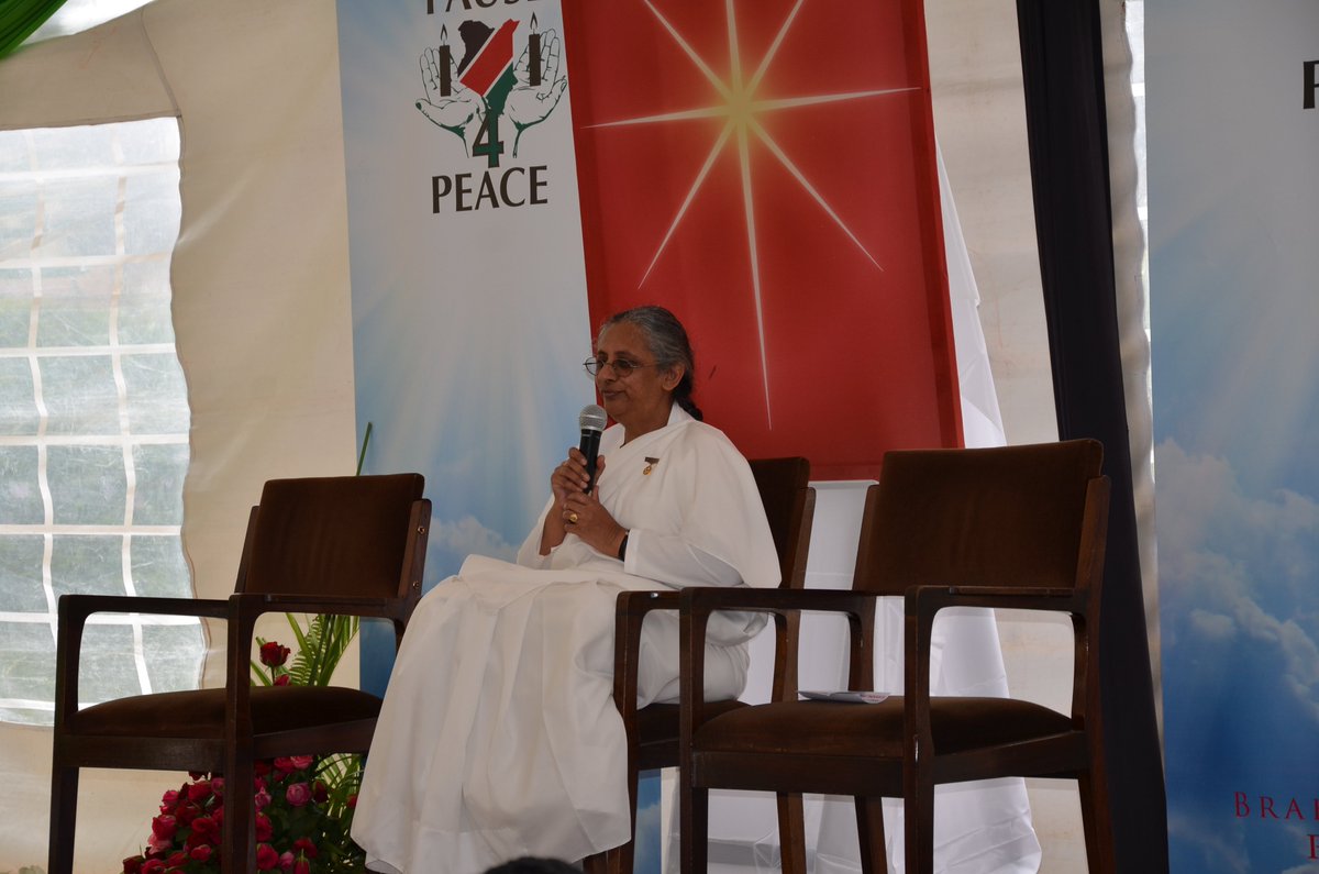 buzybandits's tweet photo. @Lov3rzLov3You @Lov3rzUnitedWW #pauseforpeace @revealyourlight @MissKochKenya #tribeall If We Are All For Peace Who Can Be Against Each Other. 
#pauseforpeace #meditation https://t.co/lOgvp7RdfQ