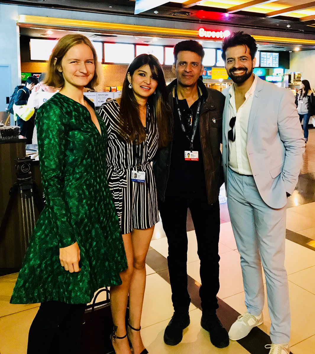 himanshu_A_M's tweet photo. Cherishing the wonderful moments together #teamproducers @Shuchijain @BajpayeeManoj #genius filmmaker friend missing though😃@inDshadowsfilm https://t.co/gvV2p9PQCl