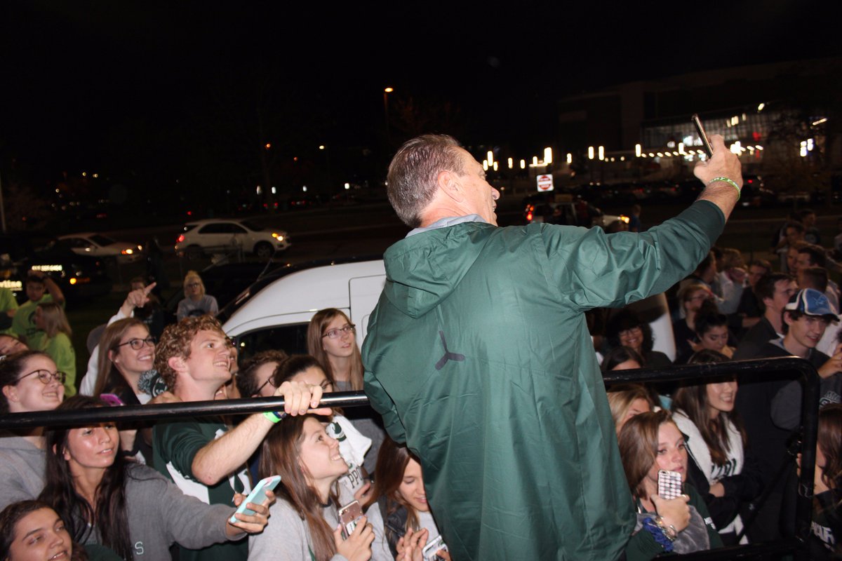 MSU_Basketball's tweet photo. All 😀😁🤣 at the #IzzoneCampout2017 last night...Thank you, @ThisistheIZZONE! https://t.co/YqOgCrYIV1