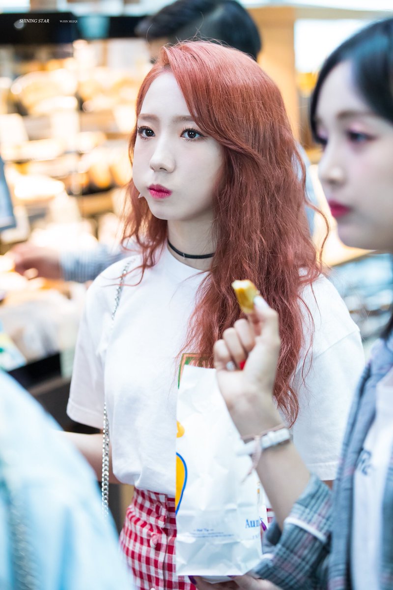 WJSN_Stars's tweet photo. 170830 인천공항 출국
#미기 #MeiQi #ICN

볼빵빵 세상에서 제일 귀엽지ㅠㅠㅠㅠㅠㅠㅠㅠㅠㅠㅠㅠㅠㅠㅠㅠㅠㅠㅠㅠㅠㅠㅠㅠㅠ씹덕터지지ㅠㅠㅠㅠㅠㅠㅠㅠ내가 많이 사랑하지ㅠㅠㅠ

#HappyMeiQiDay

#우주소녀 #WJSN
@WJSN_Cosmic https://t.co/nVsRQUidR2