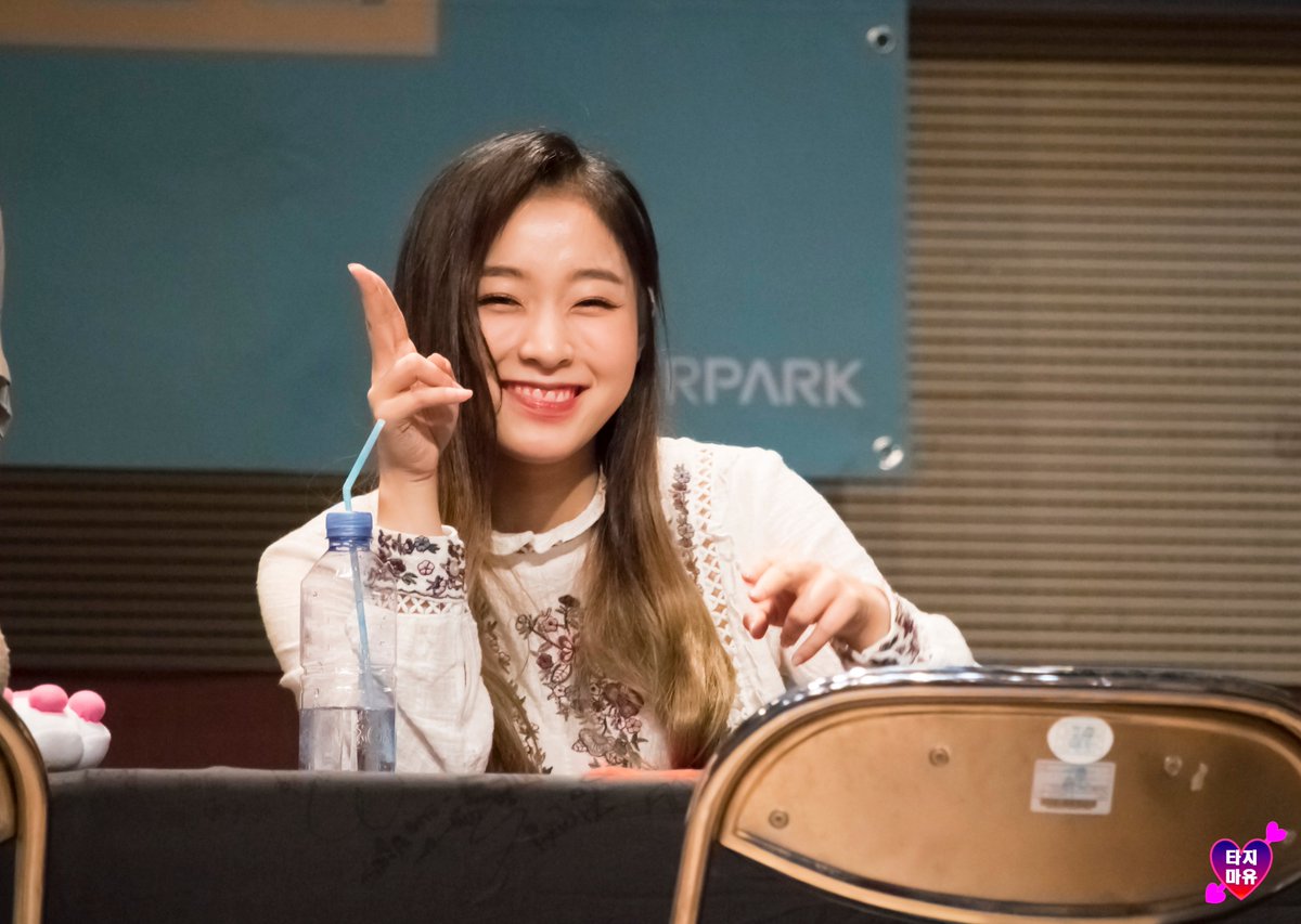 Flywithyou0517's tweet photo. #드��캐쳐 #Dreamcatcher #가현
날아올라 마지막 팬싸인회 / https://t.co/LnzWtJr3eg