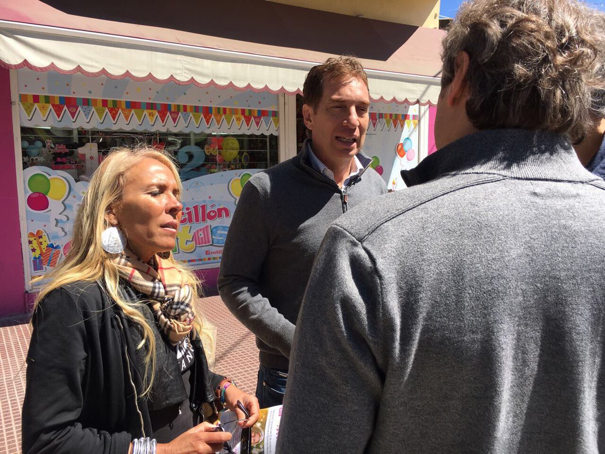 diegosantilli's tweet photo. Gracias a todos los vecinos que se siguen sumando al cambio! Cada vez somos más! #VamosJuntos https://t.co/yUL8958NYS