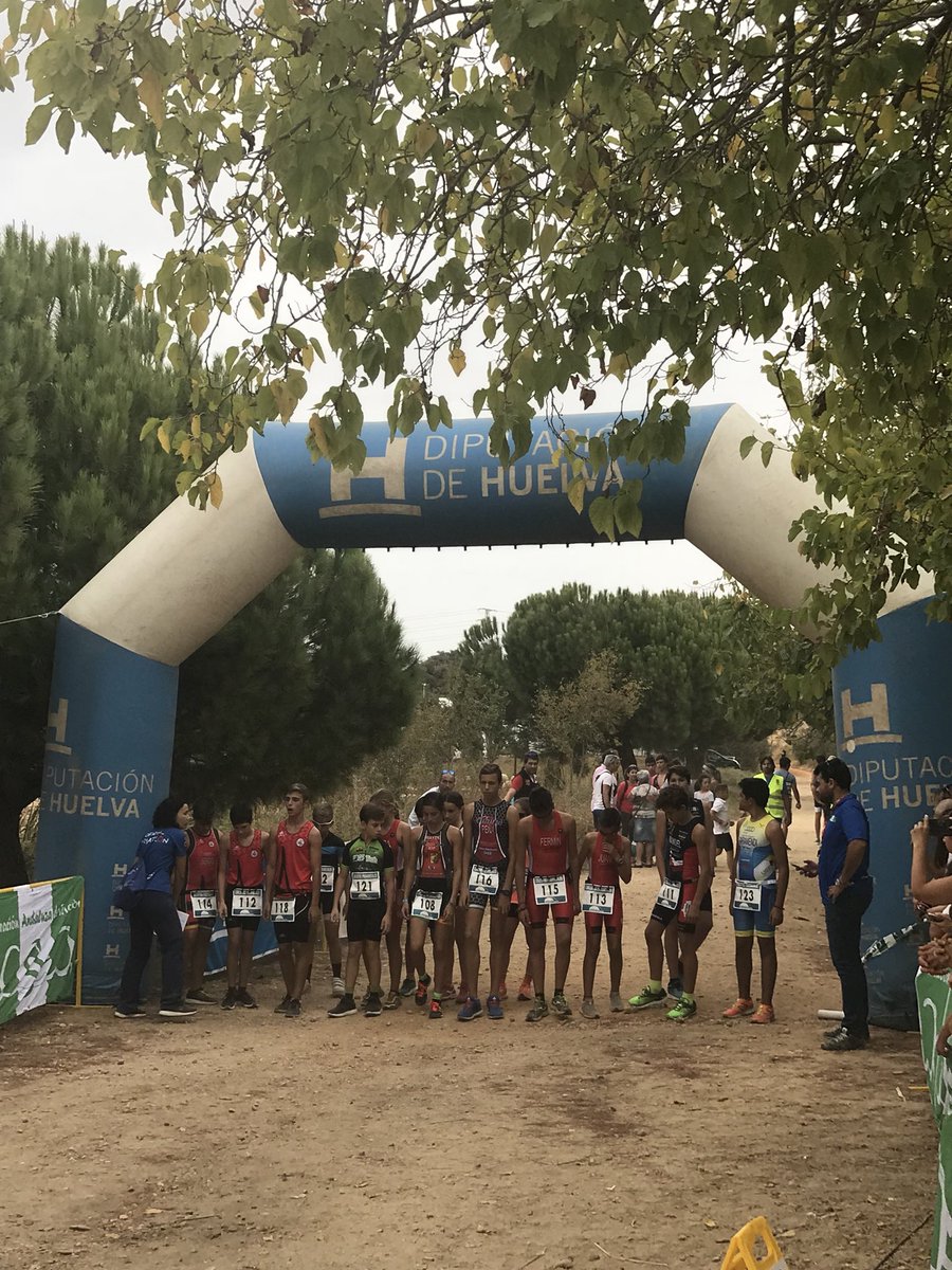 SalvaLRedondela's tweet photo. Salida Categoría Infantil Duatlón Cros @AytoLaRedondela @FedAndaluzadTri @DipuHU 
2 kms. S1 - 8 kms. S2 - 1 km. S3
Vueltas 1 - 2 - 1 https://t.co/e4QIsznpLM