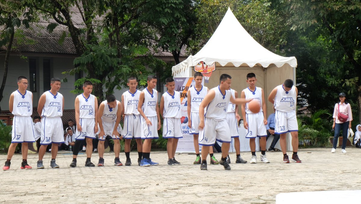 ceritajubel's tweet photo. (13/10)Telah dilaksanakan Roadshow Honda DBL 2017 dengan meriah. Ayo Dukung Tim Basket dan Dance 17 pada 22 oktober 2017 di PSCC!
#DBL2017 https://t.co/4qNLuBChoM