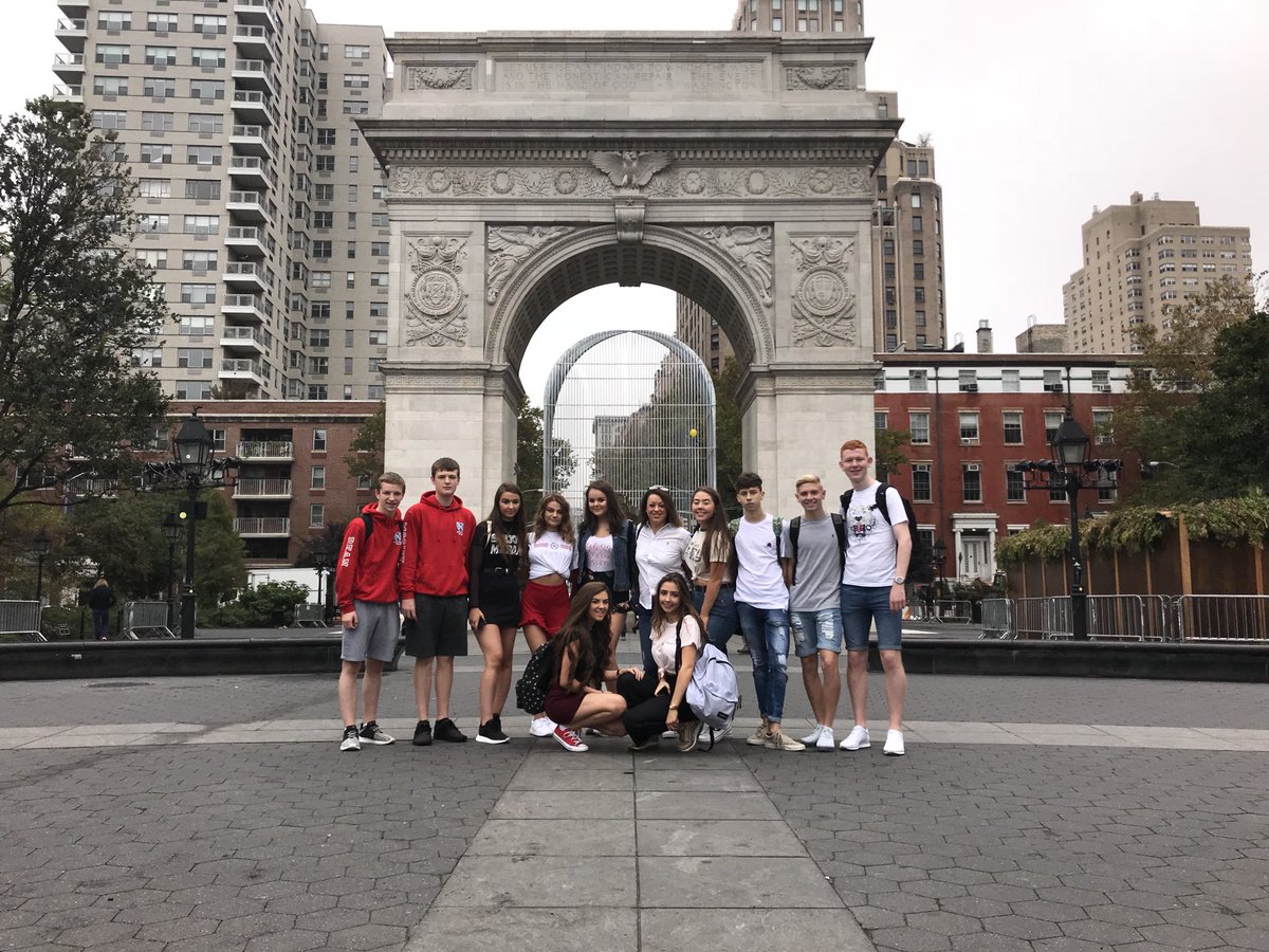 social_sahs's tweet photo. Team Carruthers @ washingtonsquarepark #iamlegend #teamgoodlooking #nyu https://t.co/jy8rnoRxqg