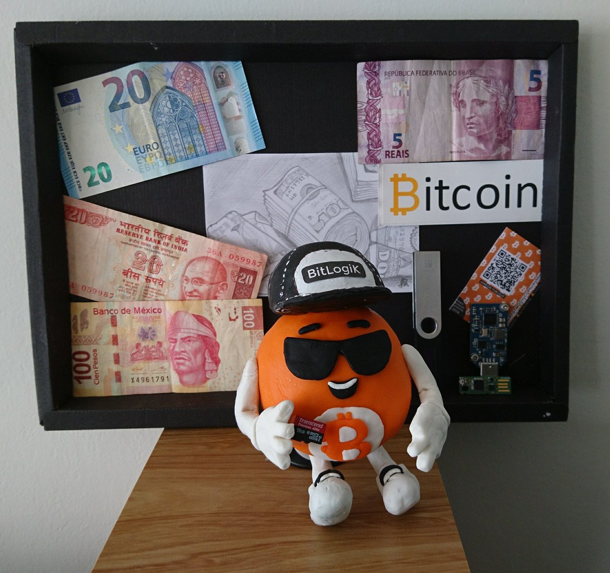 With Mr Bitcoin 's nephew, your money is safe ! 😄⛓️🗃️ Cheers to his family <a href="/MisterBitcoin_/">Mr Bitcoin</a> &amp; <a href="/The_Bitcoins/">The Bitcoins</a>