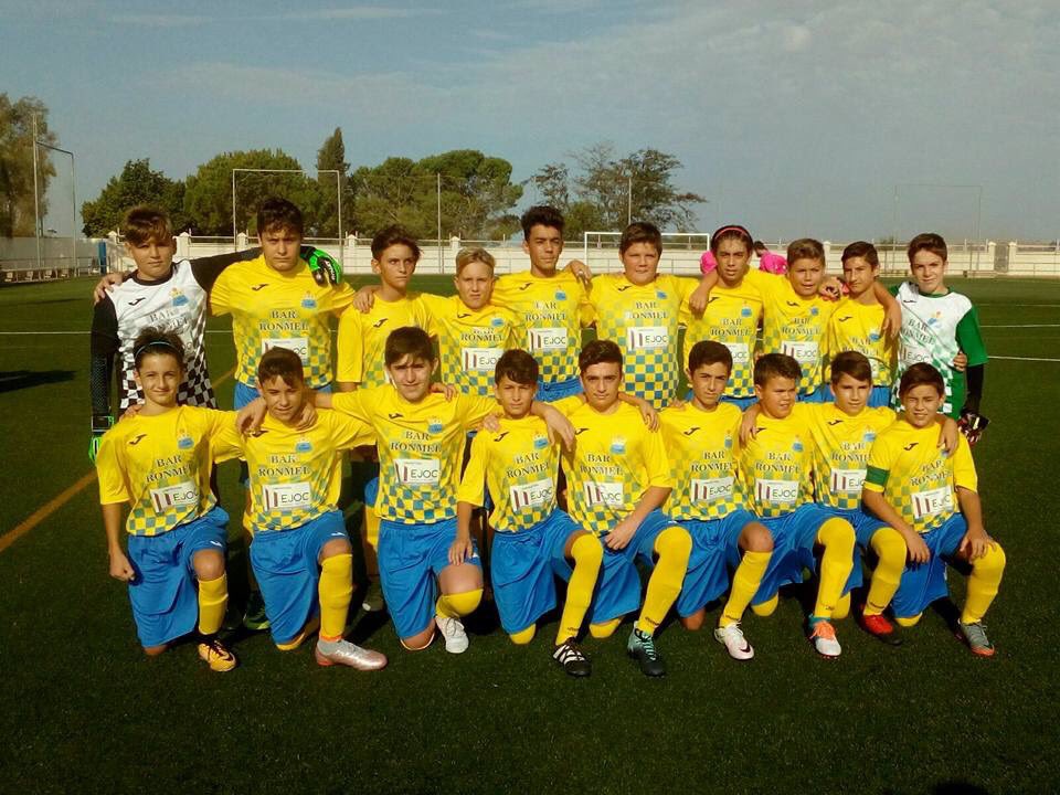 CDTORNO09's tweet photo. Los Infantiles estrenaron equitación con una victoria en casa con un contundente resultado de 6-1 #vamostorno 💛💙💛💙 https://t.co/OPZ6J0uwVp