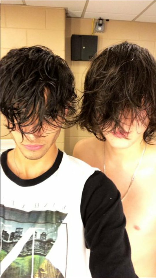trustcolon's tweet photo. @CNCOVoting #ReggaetonLento #HeyDj #KCAArgentina https://t.co/i5kswiABcr