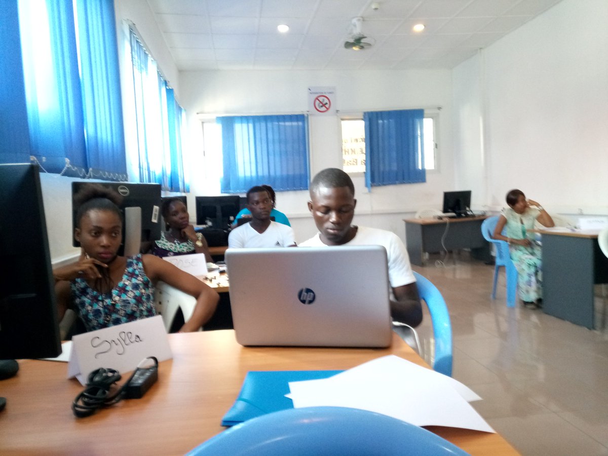 majguinee_ssr's tweet photo. Démarrage de l'atelier d'orientation des Jeunes et mentors sur les conséquences de la stigmatisation de l’avortement à la Bluezone de Kaloum https://t.co/i4ge3EpQUJ