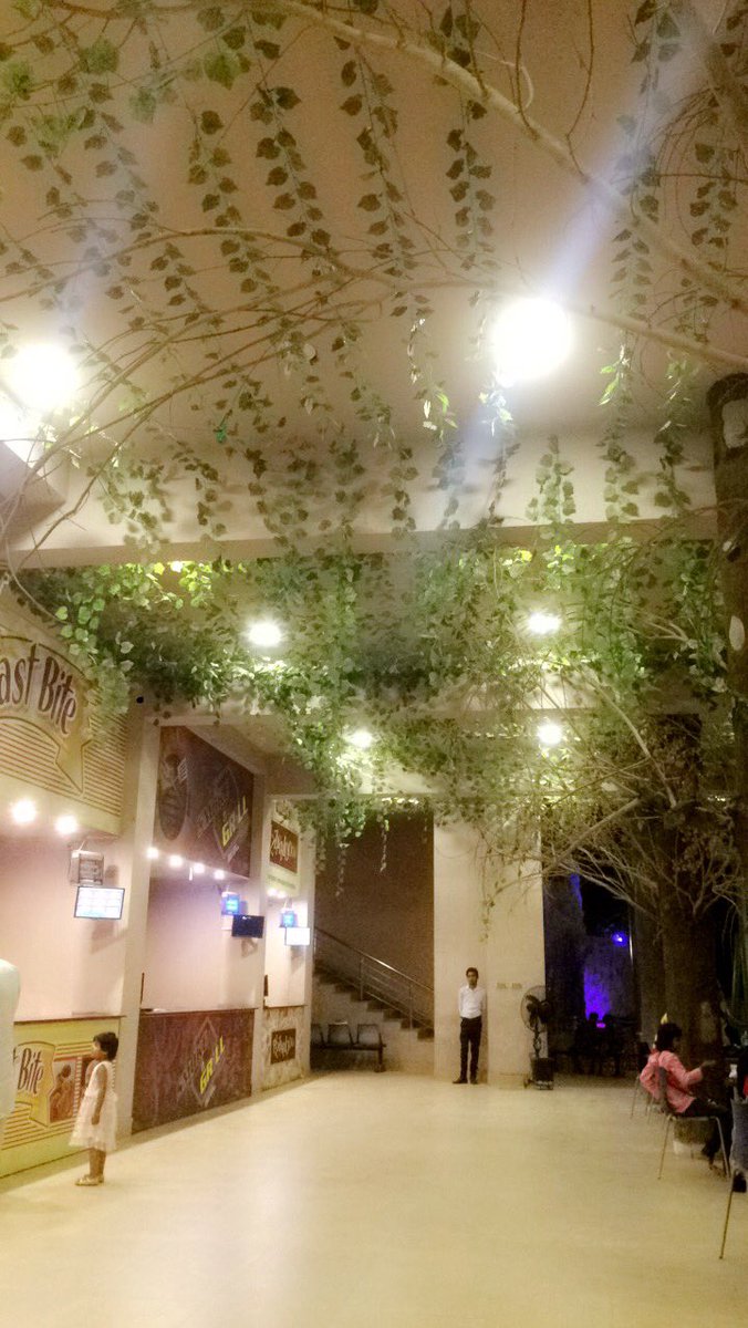 royalpeep's tweet photo. Love this place. I missed my childhood so just went back for a little time. #ssworld #bahawalpur #mycity #mylove ❤️❤️❤️ https://t.co/ptti6uDU4Q