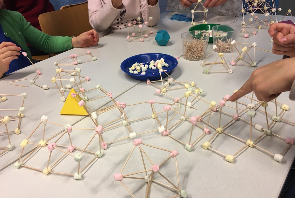 KumpulaScience's tweet photo. Pulmapähkinöitä, värikästä kemiaa &amp; vaahtokarkkirakennelmia koko perheen Thinkfest- päivässä @thinkfesthy @KumpulaScience @tiedekasvatus https://t.co/cBbmrv6XZT