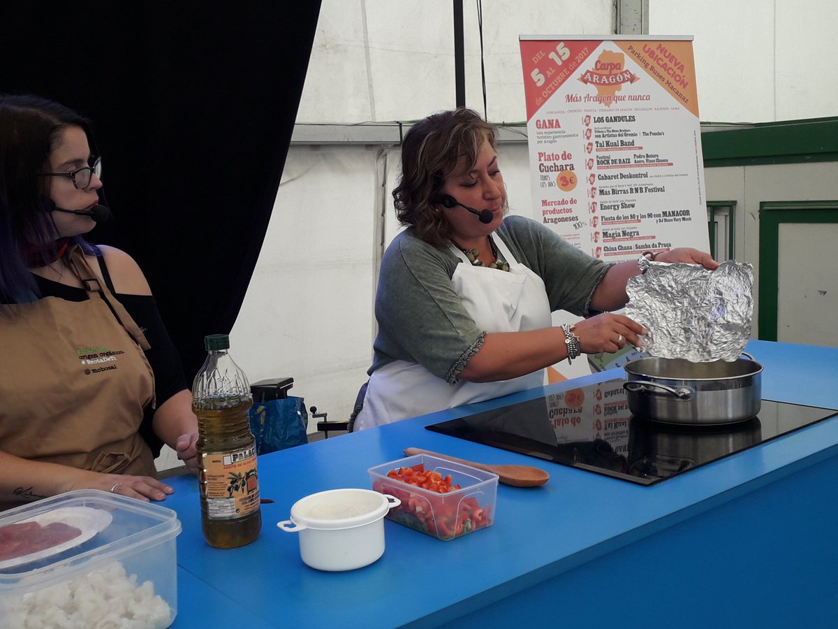 Ya estamos con <a href="/Mislares/">Marisa Aviño</a> cocinando un bacalao al ajoarriero en #carpaaragÓN Mmmmmm #Pilar17