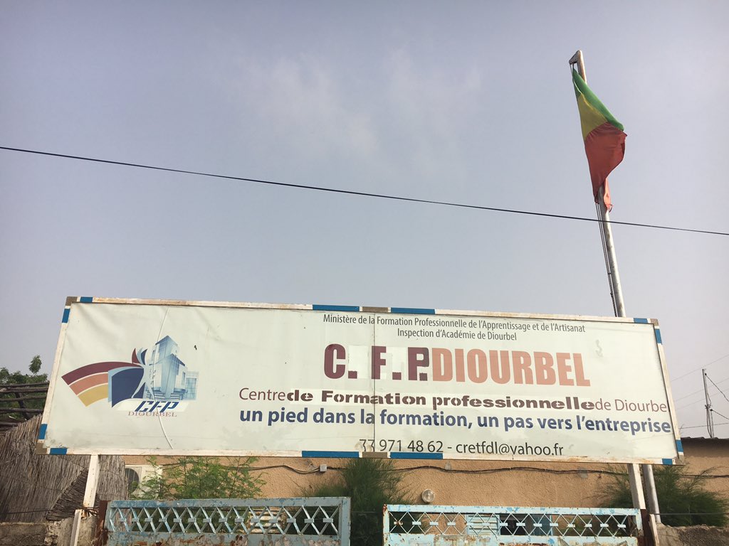 niallee04's tweet photo. Exercice de leadership facilité par Daouda Diop, expert en genre &amp; ambassadeur Campagne @OSIWA1 pr #droits de la femme #kebetu https://t.co/QGYPSVGl2h