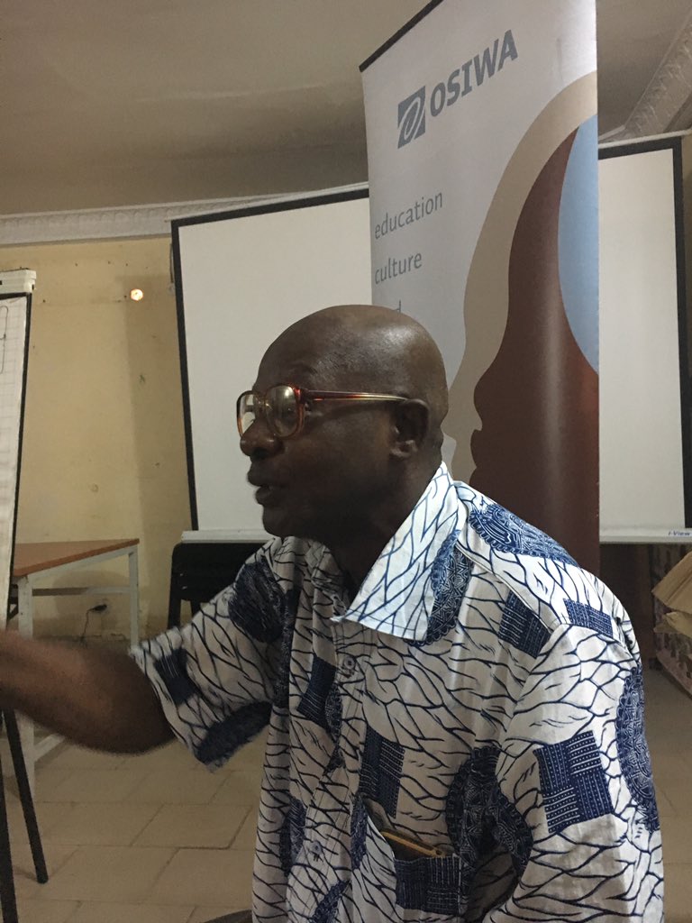 niallee04's tweet photo. Exercice de leadership facilité par Daouda Diop, expert en genre &amp; ambassadeur Campagne @OSIWA1 pr #droits de la femme #kebetu https://t.co/QGYPSVGl2h