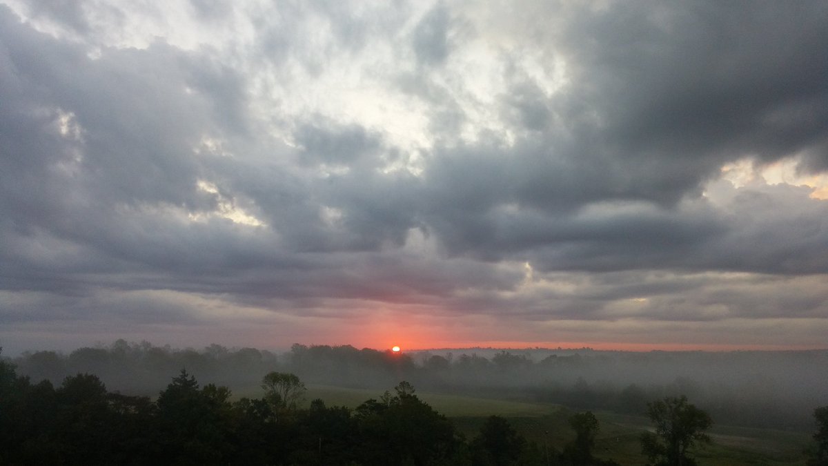 ceberhardt22's tweet photo. Clinchfield 7 AM from the top of roller mill https://t.co/VThuNA2RCr