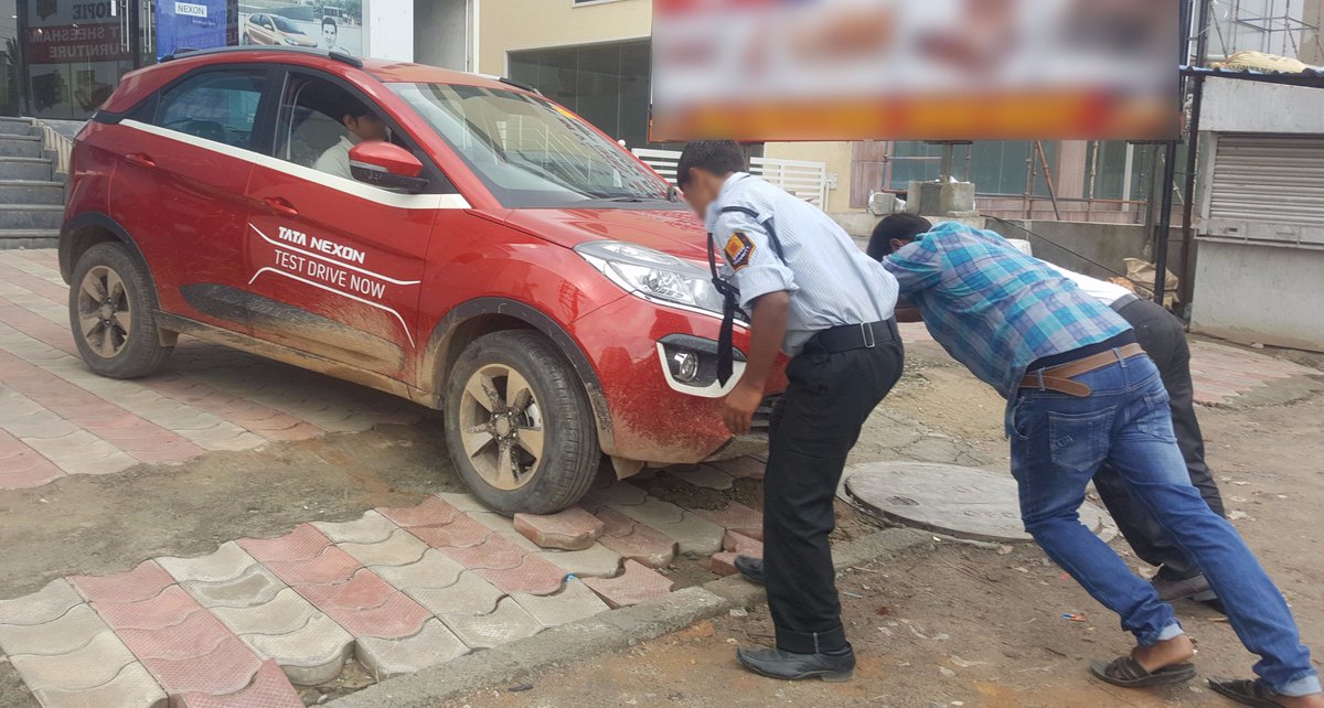 sathiyendran's tweet photo. Looks like #TataNexon needed a push. https://t.co/9fhW7p8Mdc