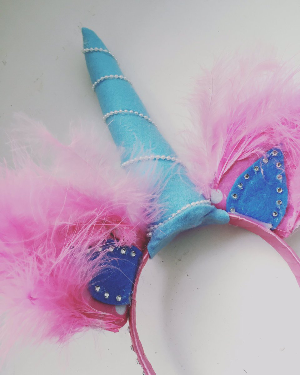 craftsngiggles's tweet photo. Getting creative making up #unicorn headdress examples as we have a bespoke #crafthenparty coming up! We couldn't be having more fun!!! 🦄 https://t.co/eiCE8pNzDm