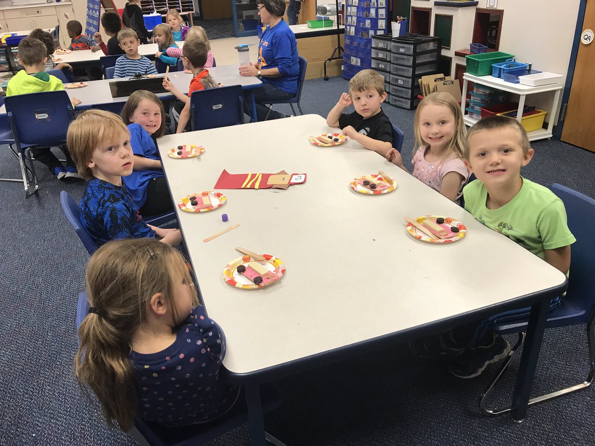 lbergy65's tweet photo. Room 114a enjoyed making editable fire trucks as a culminating activity for fire safety#trfprowlers https://t.co/zwmB64BqcV