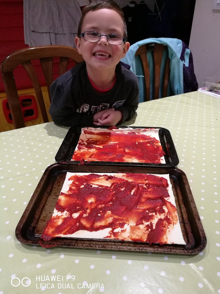 SianMJones1's tweet photo. Wet,grey,miserable day so pizza making with junior https://t.co/j3mkDrV49R