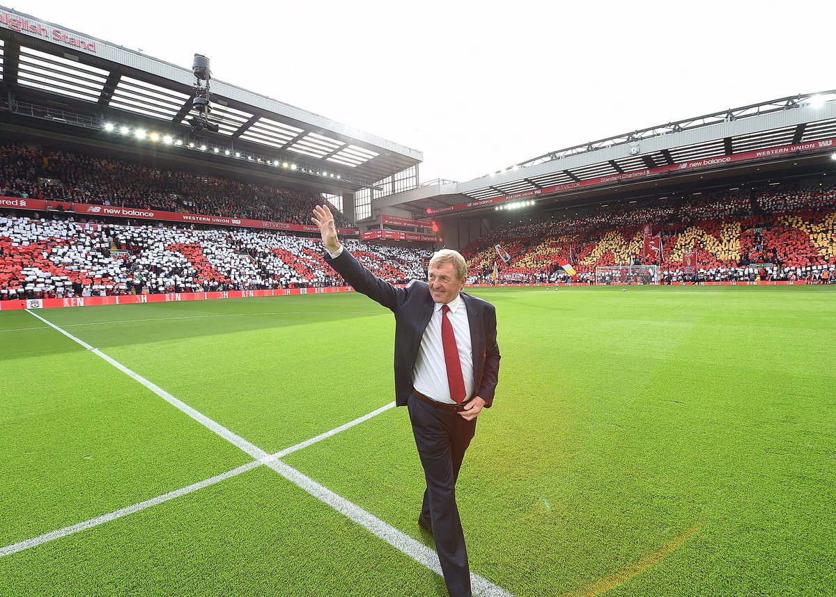 LFC's tweet photo. #KingKenny before kick-off 👏 https://t.co/4sm4bua9go