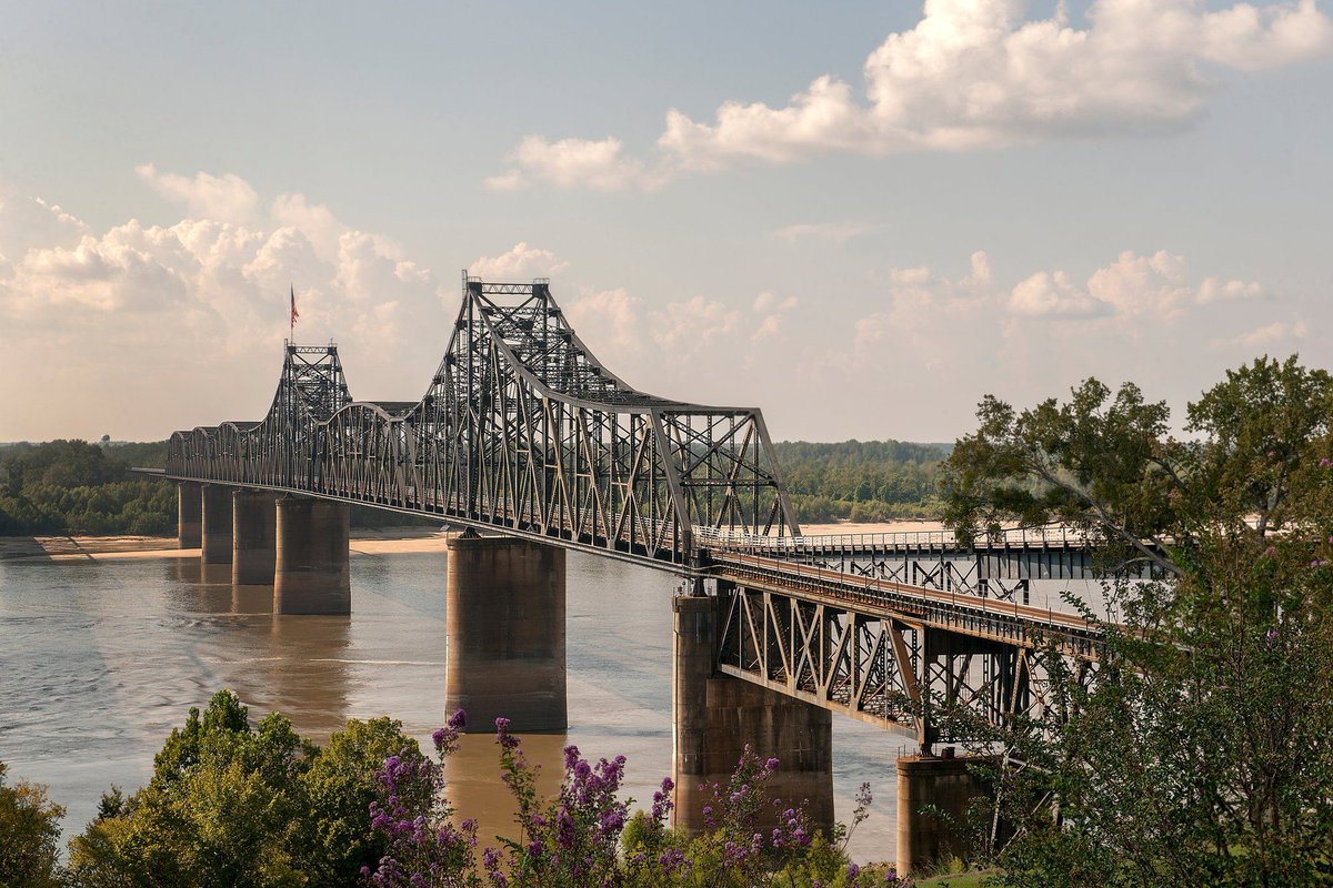 mk_tullos's tweet photo. Along the Mississippi via The Great River Road
https://t.co/gWuymW2oNW https://t.co/SiLxdlmNA1