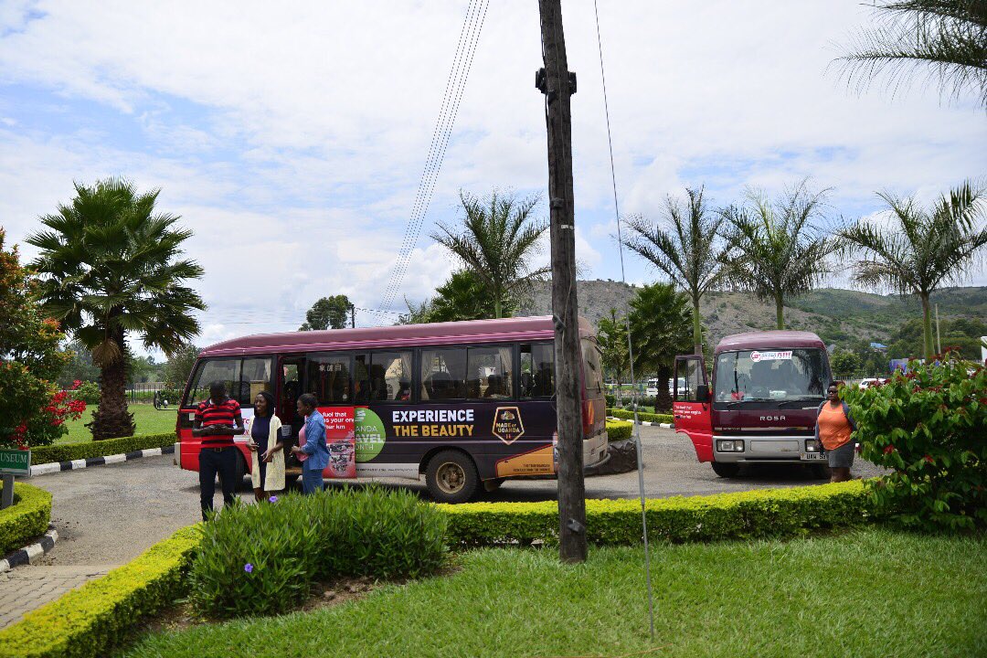 thePearlGuideUg's tweet image. We enjoyed a hearty lunch courtesy of Igongo Cultural Centre and are now on the way to the Kazinga Channel 🇺🇬

#UgTravelMonth