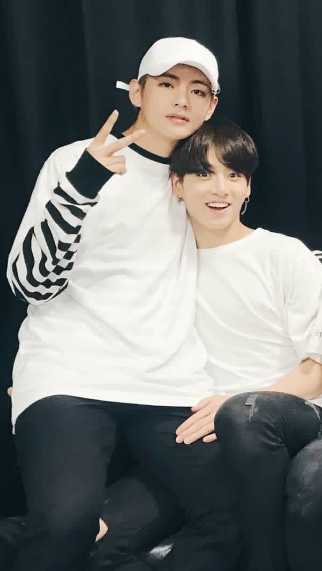 VRENZITY's tweet photo. @bts_bighit I CANT BREATHE https://t.co/rl0iCTPXRV