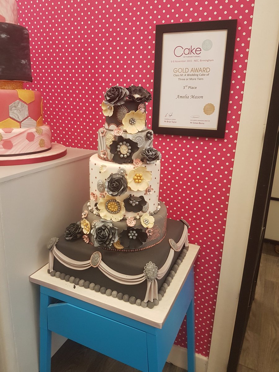 JLabhart_Staffs's tweet photo. Just seen some amazing cakes @ShugaBudz . The Swiss part of me is obsessed with the cuckoo clock! #quarterswiss #sayyestocake https://t.co/O1vZYo1KA7