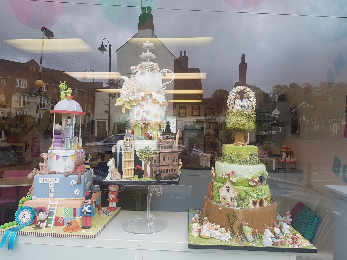 JLabhart_Staffs's tweet photo. Just seen some amazing cakes @ShugaBudz . The Swiss part of me is obsessed with the cuckoo clock! #quarterswiss #sayyestocake https://t.co/O1vZYo1KA7