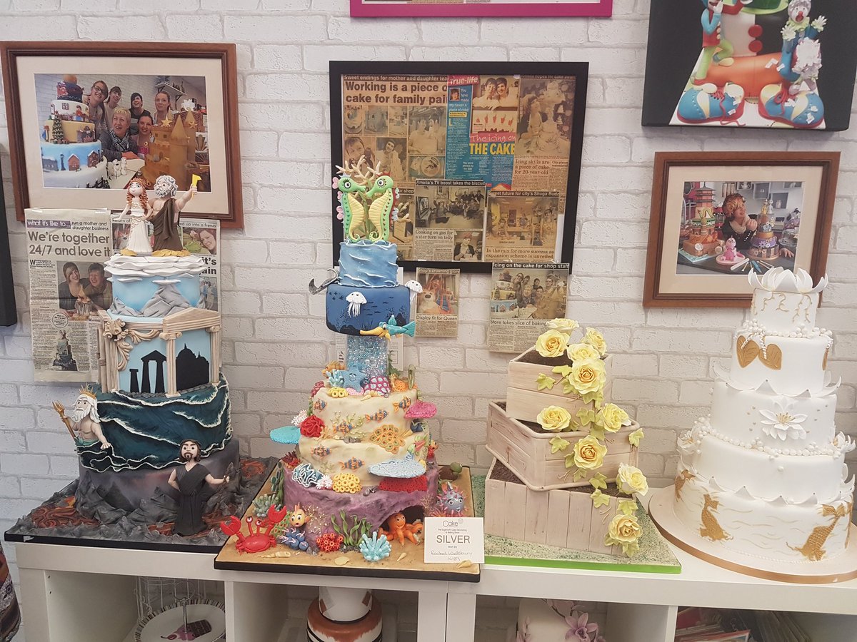 JLabhart_Staffs's tweet photo. Just seen some amazing cakes @ShugaBudz . The Swiss part of me is obsessed with the cuckoo clock! #quarterswiss #sayyestocake https://t.co/O1vZYo1KA7