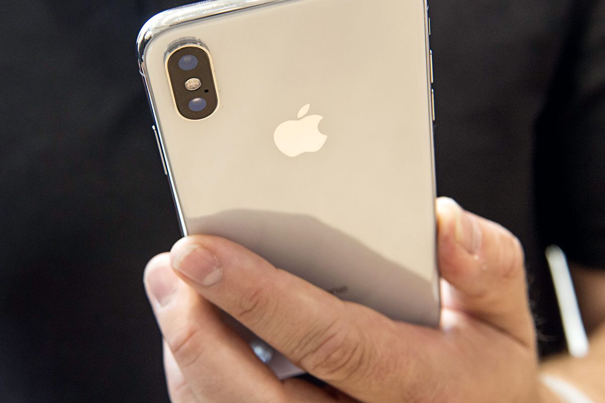 DailyCellPhones's tweet image. Qualcomm Seeks China #iPhone Ban, Escalating #Apple Legal Fight - bloom.bg/2ieu1PC