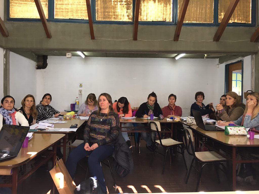 ISFD5's tweet photo. Coloquio Educación Maternal Fusión Pergamino Baradero @claucasariego https://t.co/9Dsxl5wtFh