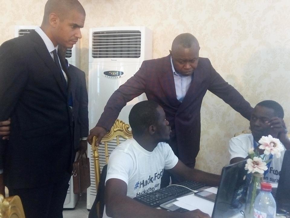fongwama's tweet photo. #hack4food @bauer_jm @LeonJuste chez @edmondhotel #faim_zero @PamCongo @WFPInnovation @SkepSOS000 https://t.co/assmKUqr0i