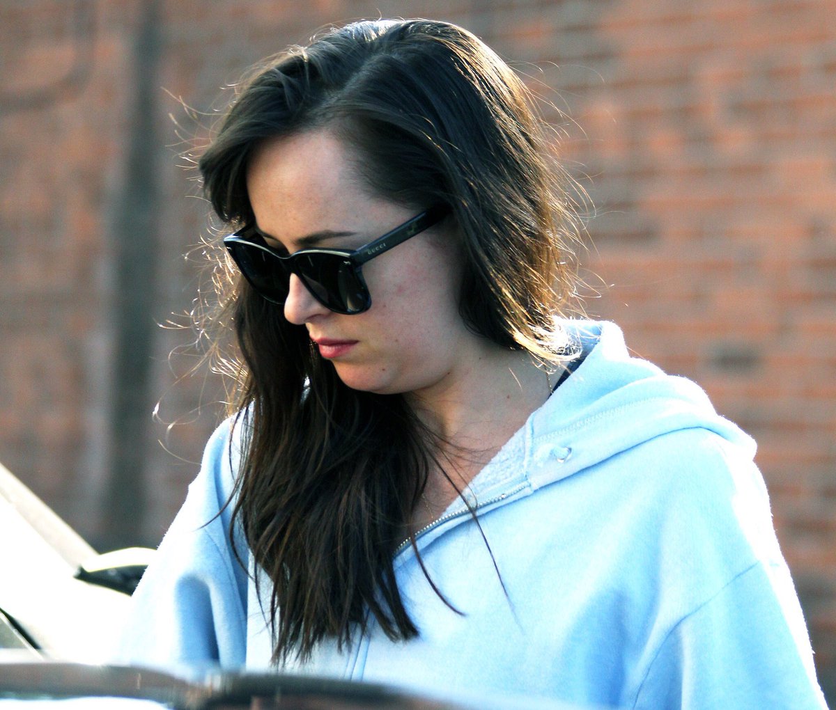 DamieSpanish's tweet photo. Dakota ayer en LA, de compras y tan casual. https://t.co/jgvqIPcUiX