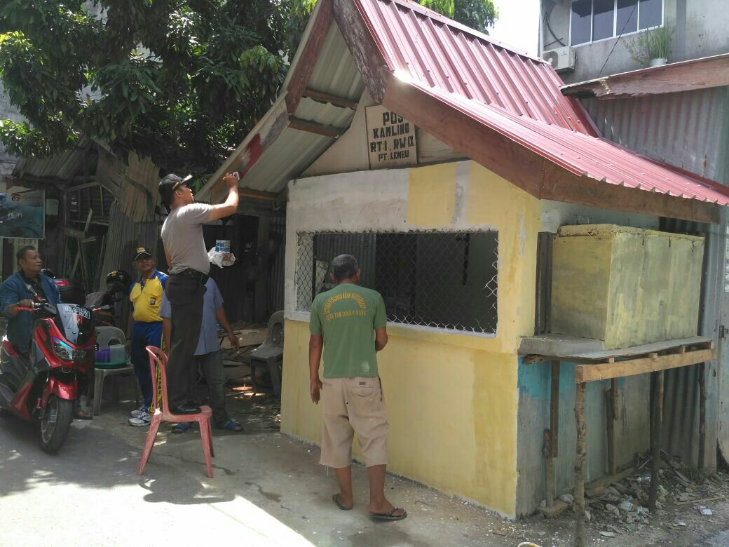 Polsek Tpi Barat Implementasikan Pancasila Sila Ke 5 yaitu Gotong Royong dlvr.it/PvWQHR