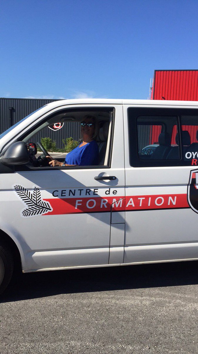 EmmaSochay's tweet photo. Allez on y va 🔴⚫️ @OyonnaxRugby #uso#swiss#teamloge 🇨🇭🇨🇭 https://t.co/KN6y3Xa26i