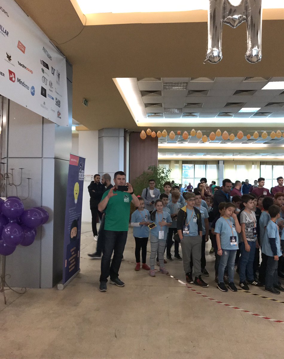 diando70's tweet image. @coderdojotm #MegaDojo #timisoara in action: +400 creative ninjas, +50 awesome mentors, +50 powerful crew #greatday #codeweek #codeEU