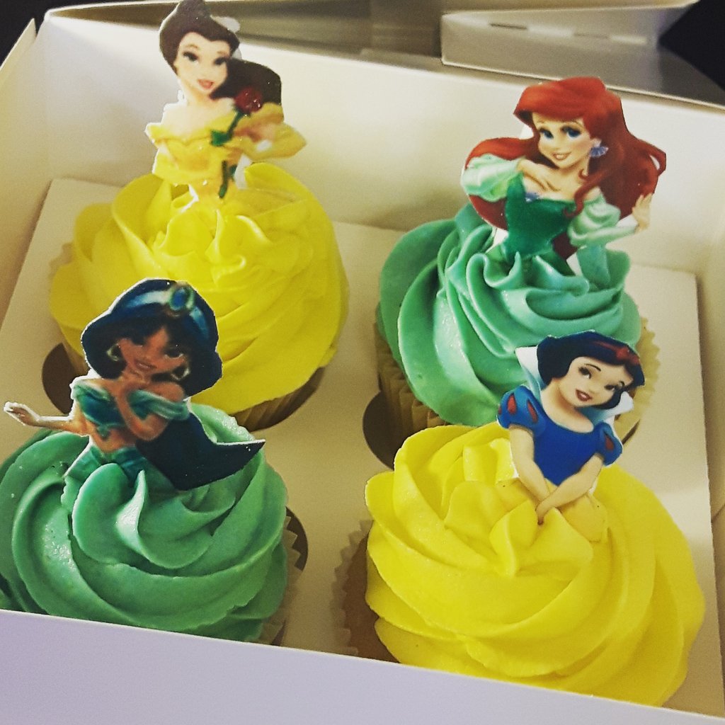 Julie Scrumptious tweet media