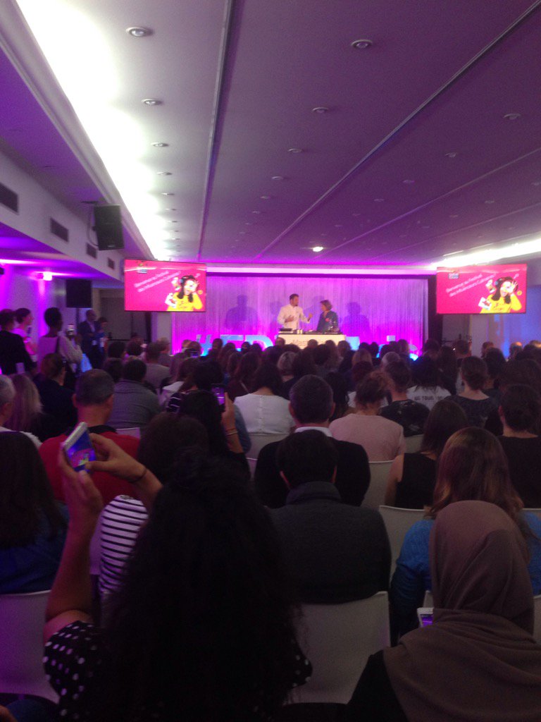 madecandco's tweet photo. Norbert plein d humour pour sa masterclass #fdicparis #mysaveur https://t.co/lfkmot2xJ7